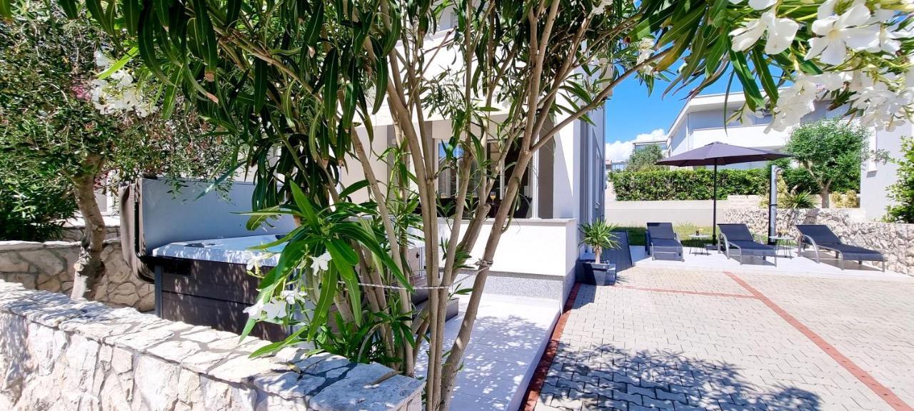 Fantasy Classic Maisonette II Novalja Exterior photo